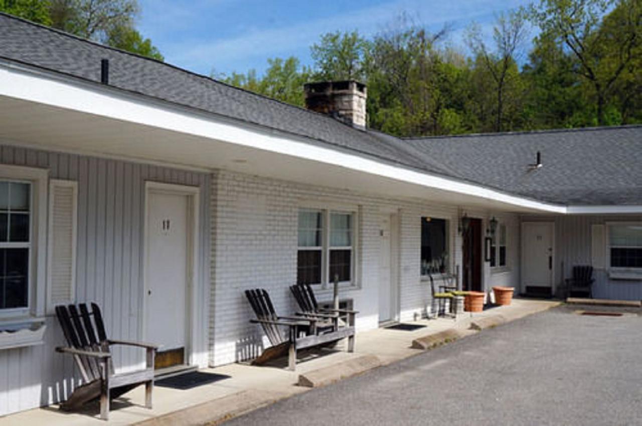 Inn At Iron Masters Lakeville Exterior photo